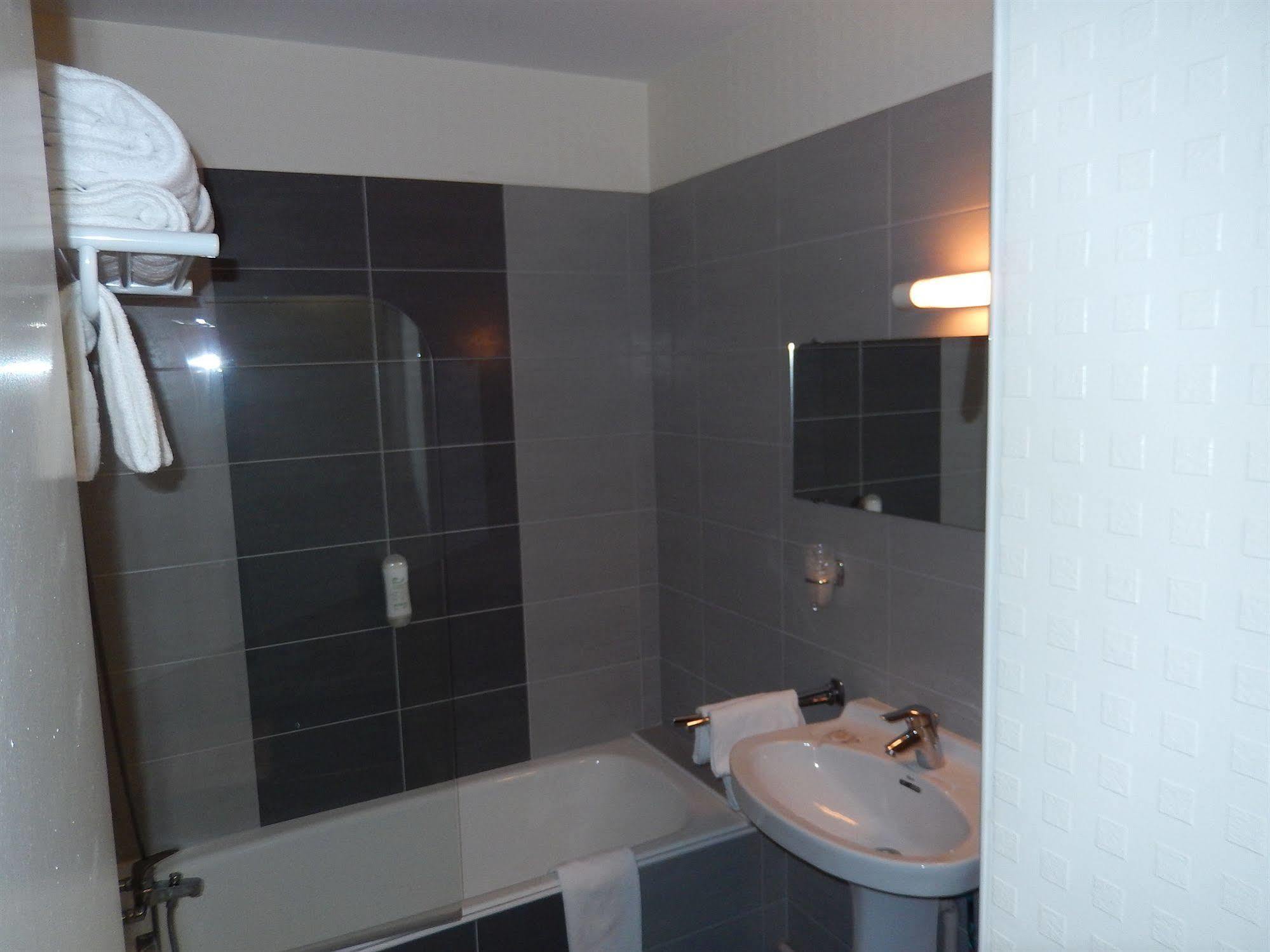 Logis Hotel Lodge La Valette Cesson-Sevigne Ngoại thất bức ảnh